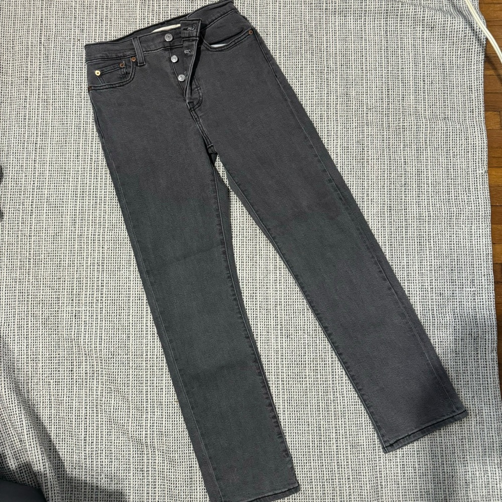 NWOT GREY LEVI’S HIGH RISE WEDGIE STRAIGHT JEAN
